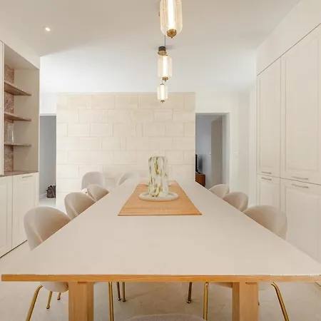빌라 Maison Sophie For 10 Guests *